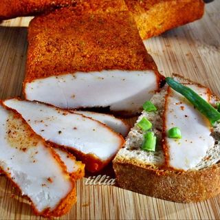 Жарена,пушена сланника върху кисело зеле 