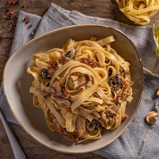 Паста с телешко и горски гъби 