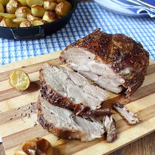 Бавно печен свински врат