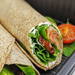 Тортила с пушена сьомга и Филаделфия 