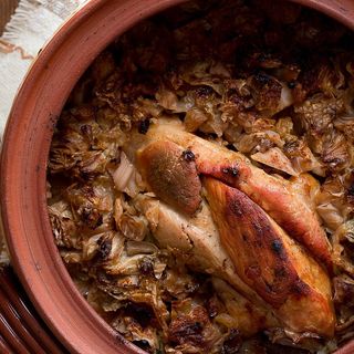 Печен бут от Глиган със сухи чушки ,праз и орехи