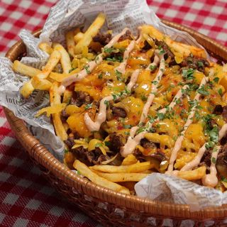 Чедър картофки със Чили Кон Карне