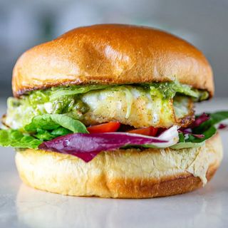 Бургер с яйце