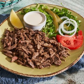 Порция телешки дюнер със зеленуци