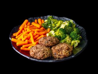 Кюфтета от риба тон три броя с две гарнитури по избор (450г)