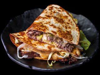 Тортила с телешко Блек Ангъс с една гарнитура по избор