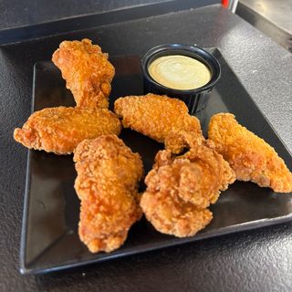 Пилешки крилца по американска рецепта с пикантна майонеза