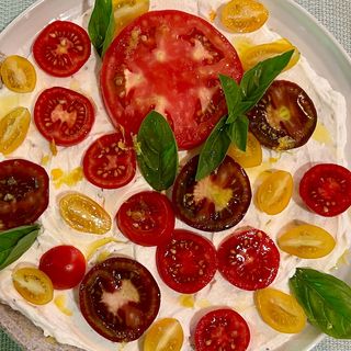 Салата от цветни домати с рикота