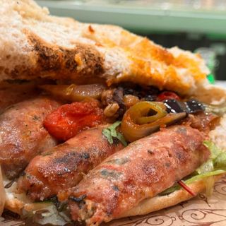 Салсича с хляб