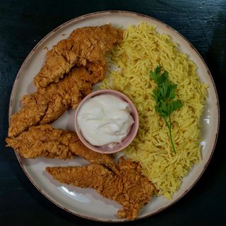 Панирано пилешко филе с ориз