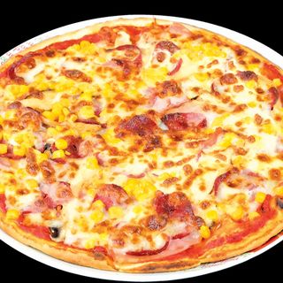 Пица с цели гъби, моцарела, синьо сирене, пармезан, кашкавал, зехтин