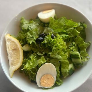 Зелена салата с риба тон