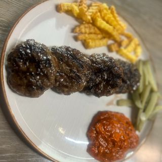 Касапки кюфтенца със смес от телешко и агнешко месо /4 бр./