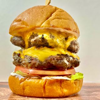 Двоен чийзбургер меню