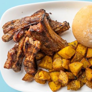 Свински ребра с гарнитура (специални картофи) + бонус хлбече