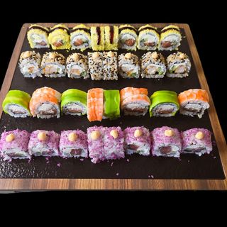 Суши BOX ( 32 бр 700г)