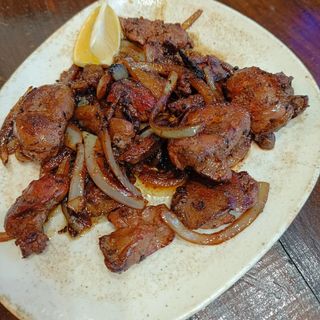 Пилешки дробчета с лук