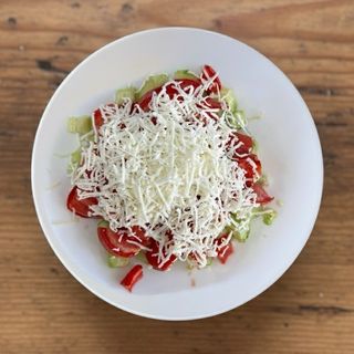 Салата домати и краставици