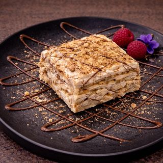 Домашна бисквитена торта