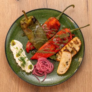 Печени чушки със сирене