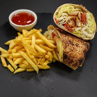 Тортила с хрупкаво панко пиле и сос Цезар