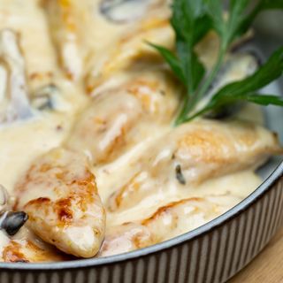 Пиле с пушено сирене