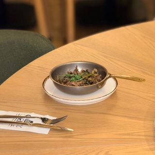 Мезе от телешка опашка и гъбки печурки