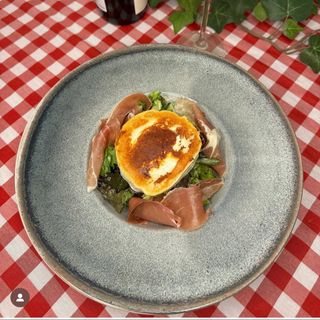 Италианска салата с козе сирене