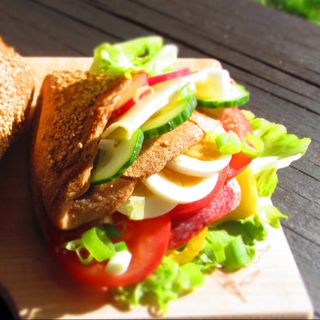 ПРОМО 2 джоб сандвича с бекон и кашкавал + напитка