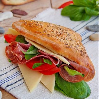 Промо 2 джоб сандвича със свинско филе с подправка + напитка