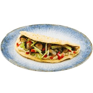 Пиадина с хумус и печурки