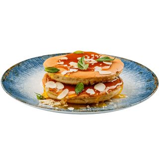 Американски палачинки с билков мед, бадеми и свежа мента