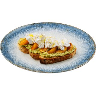 Авокадо тост с праскови и бурата