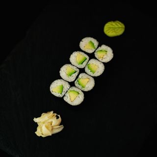 Хосомаки филаделфия и авокадо 8 бр. 115 гр.