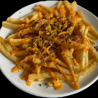 Пържени картофи с чедър и бекон