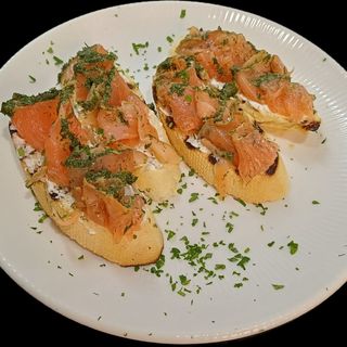 БРУСКЕТИ С ФИЛЕ ОТ СЬОМГА