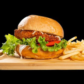 Хрупкав пилешки бургер с пържени картофи (400г)