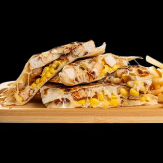 Кесадия с пилешки късчета и пържени картофи (450г) 