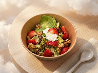 САЛАТА С ЯГОДИ