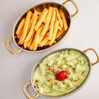 Chicken pesto with fries