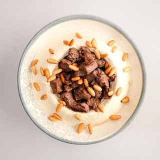 Hummus with meat and nuts