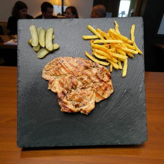 Свинска вратна пържола без кост