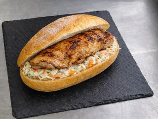 Сандвич с пържола с коже