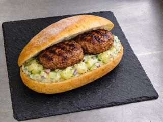 Сандвич с две телешки кюфтета