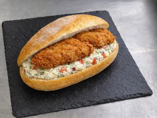 Сандвич с пилешки хапки