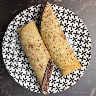 Протеинова палачинка с шоколад без захар и фъстъчен тахан