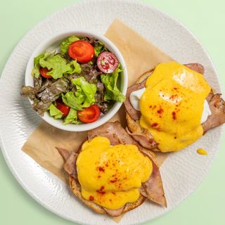 Яйца Бенедикт