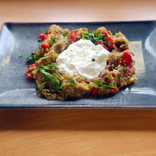 Салата Патладжан, печена  чушка и катък