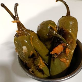 Домашни пукани люти чушки