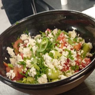 Автентична шопска салата